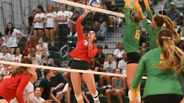 Mira Costa vs. Mater Dei girls volleyball by Heston Quan 8-29-23082920239